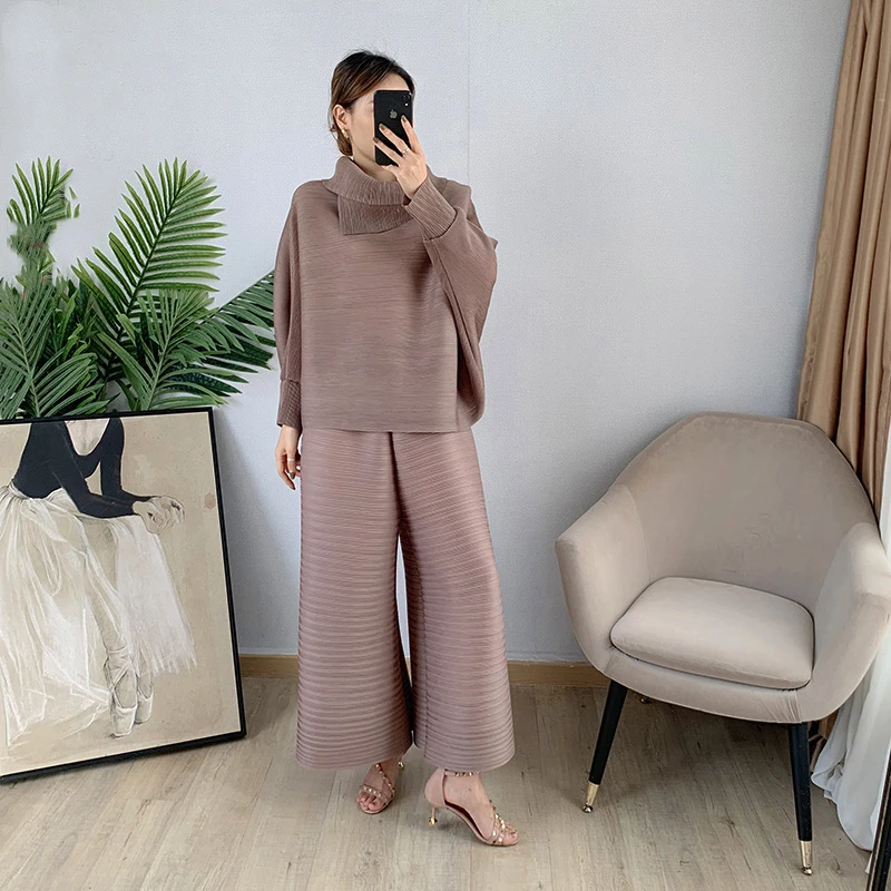 Miyake Pleated Sets Women 2022 Autumn New Lapel Bawing Sleeves Tops Wide Leg Pants Two-piece Loose Large Size Casual Sets Female
Miyake Pleated Sets Women 2022 Autumn New Lapel Bawing Sleeves Tops Wide Leg Pants Two-piece Loose Large Size Casual Sets Female