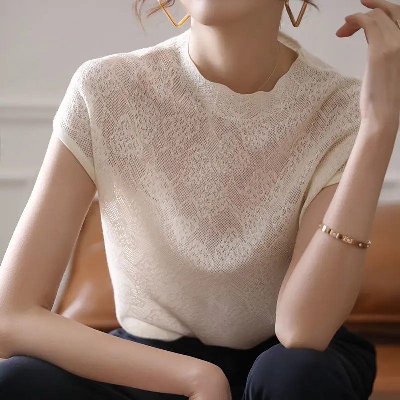 Solid Color Hollow Out Jacquard Weave Bat Short Sleeve Lady Pullover 2022 Summer Loose Half Height Collar Short Fashion Tops
Solid Color Hollow Out Jacquard Weave Bat Short Sleeve Lady Pullover 2022 Summer Loose Half Height Collar Short Fashion Tops