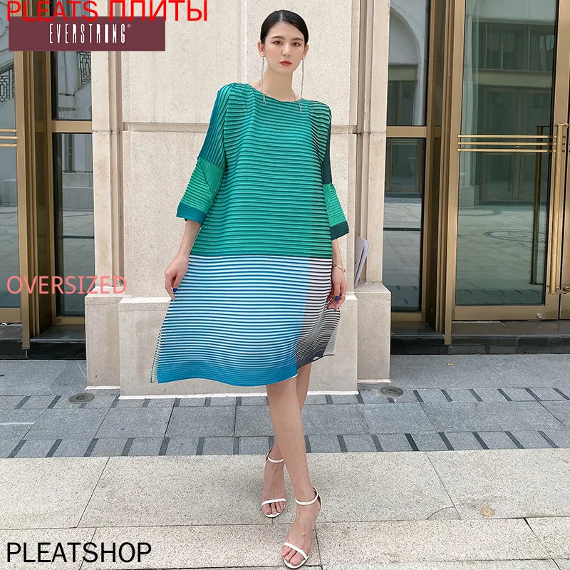 Miyake Pleated Spring and Summer European and American Contrast Color Fashion Dress Three-quarter Sleeve Loose Women's Dress
Miyake Pleated Spring and Summer European and American Contrast Color Fashion Dress Three-quarter Sleeve Loose Women's Dress