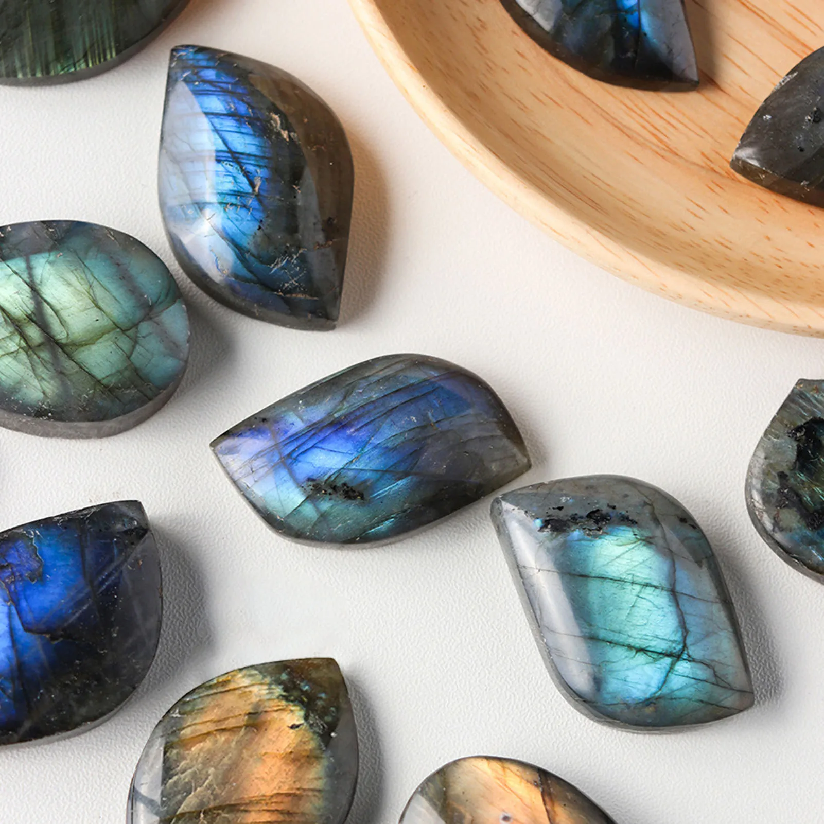 1PC Rainbow Crystal Stone Natural Crystal Labradorite Leaf Shaped Irregular Crystal Gemstones Polished Pocket Palm Pendant Stone
1PC Rainbow Crystal Stone Natural Crystal Labradorite Leaf Shaped Irregular Crystal Gemstones Polished Pocket Palm Pendant Stone