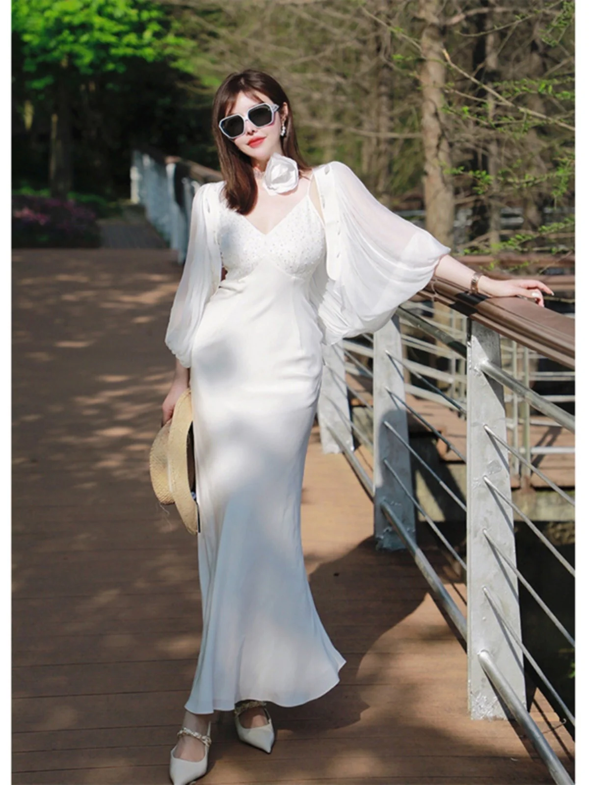 Summer outfit paired with a set of slightly plump and slimming high-end exquisite waist wrap buttocks, fish tail white suspender
Summer outfit paired with a set of slightly plump and slimming high-end exquisite waist wrap buttocks, fish tail white suspender