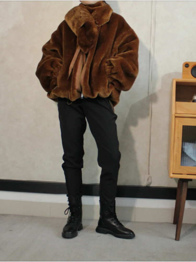 Italian Loose Environmental Protection Fur Loose Zipper Bib Drawstring Short Coat Limited Stocks High Quality Winter Warm Jacket
Italian Loose Environmental Protection Fur Loose Zipper Bib Drawstring Short Coat Limited Stocks High Quality Winter Warm Jacket