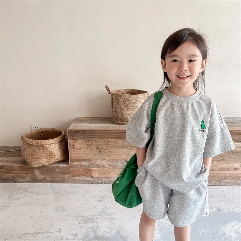Summer kids cartoon embroidery clothes sets Boys and Girls cotton loose short sleeve Tees and shorts 2pcs sets
Summer kids cartoon embroidery clothes sets Boys and Girls cotton loose short sleeve Tees and shorts 2pcs sets