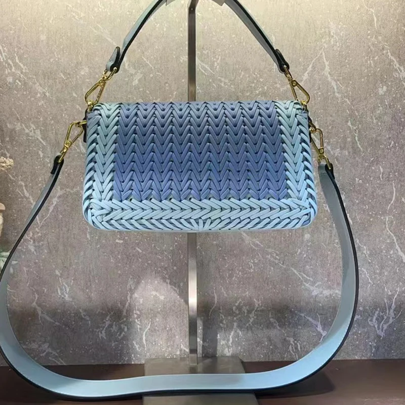 Retro color woven hollow leather handbag Women's new luxury fashion multi-functional large capacity oblique span shoulder bag
Retro color woven hollow leather handbag Women's new luxury fashion multi-functional large capacity oblique span shoulder bag