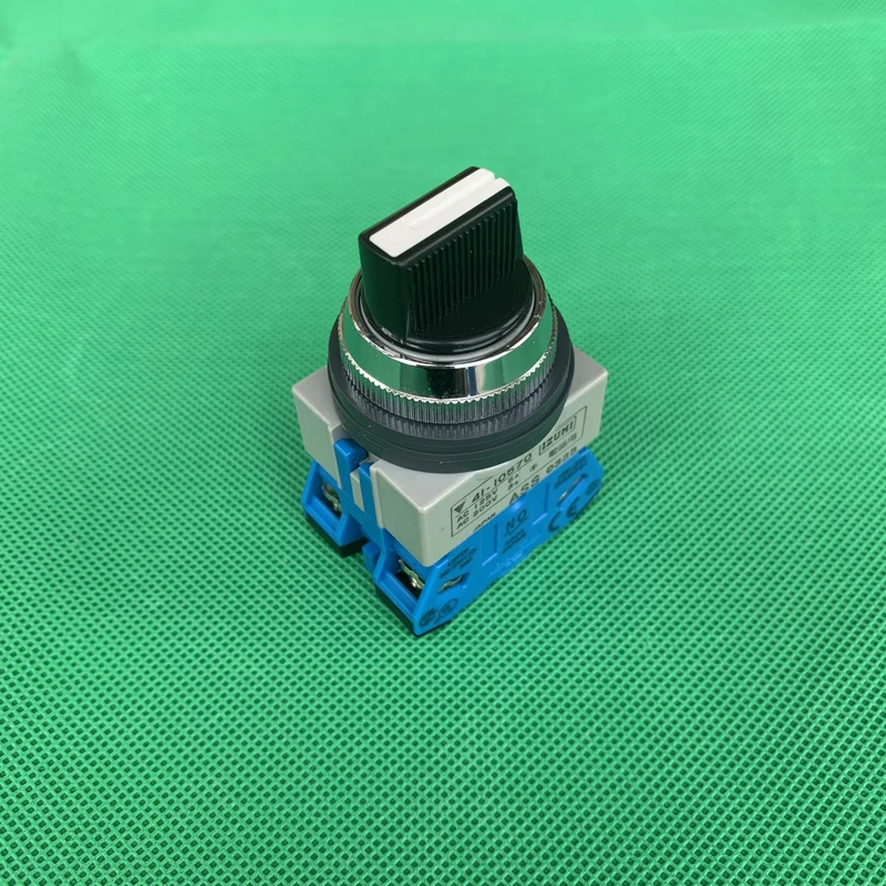 Japan Izumi IDEC 41-10570 second gear knob self-recovery button switch with two HW-G10
Japan Izumi IDEC 41-10570 second gear knob self-recovery button switch with two HW-G10