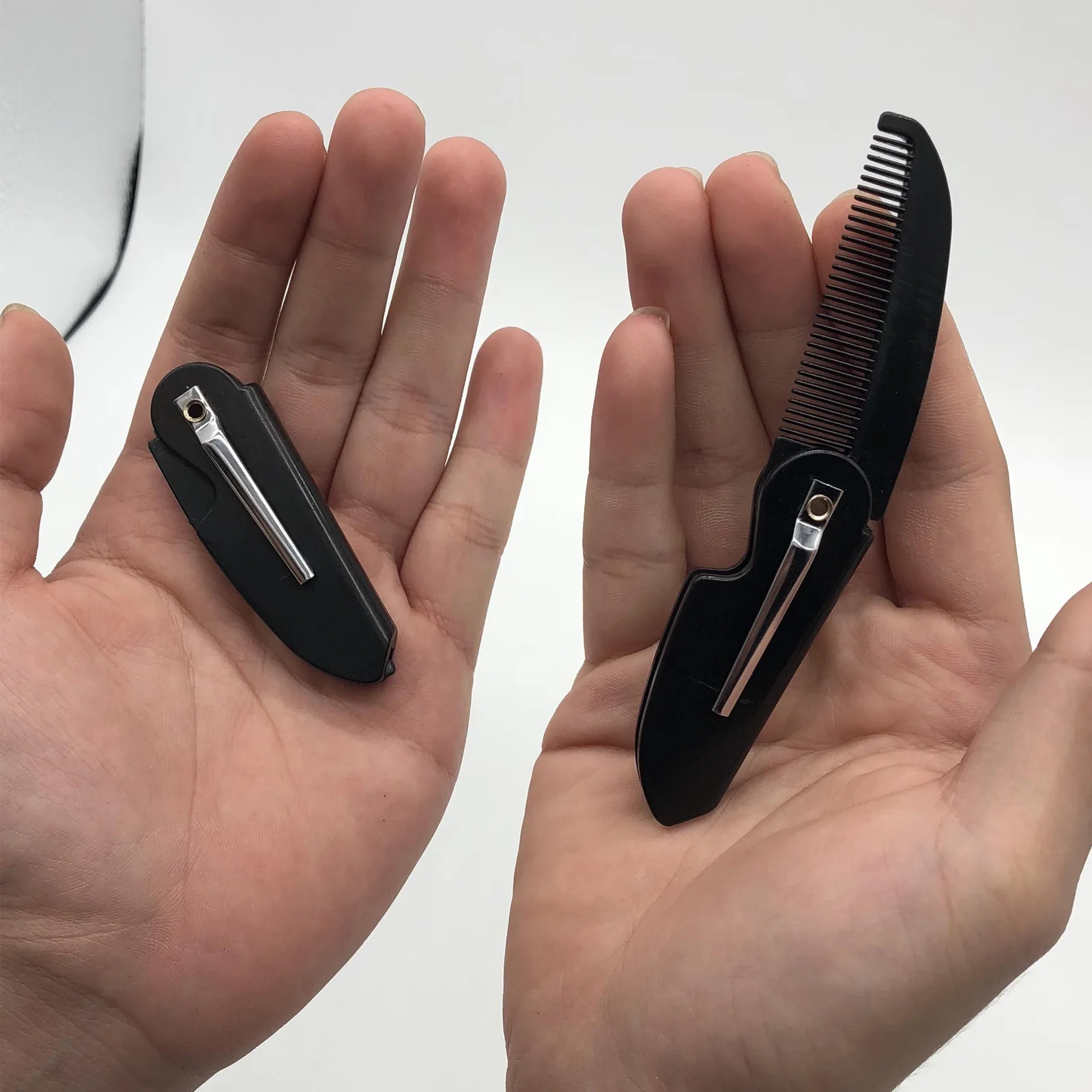 1 Pc Folding Pocket Clip Hair Mustache Beard Comb For Men High Quality Pocket/Folding Comb Pocket Folding Comb Beard Shape
1 Pc Folding Pocket Clip Hair Mustache Beard Comb For Men High Quality Pocket/Folding Comb Pocket Folding Comb Beard Shape