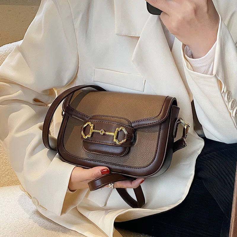 Retro Chain Messenger Bag Temperament Fashion Small Square Bag Women'S White Commuter Shoulder Messenger Bag
Retro Chain Messenger Bag Temperament Fashion Small Square Bag Women'S White Commuter Shoulder Messenger Bag