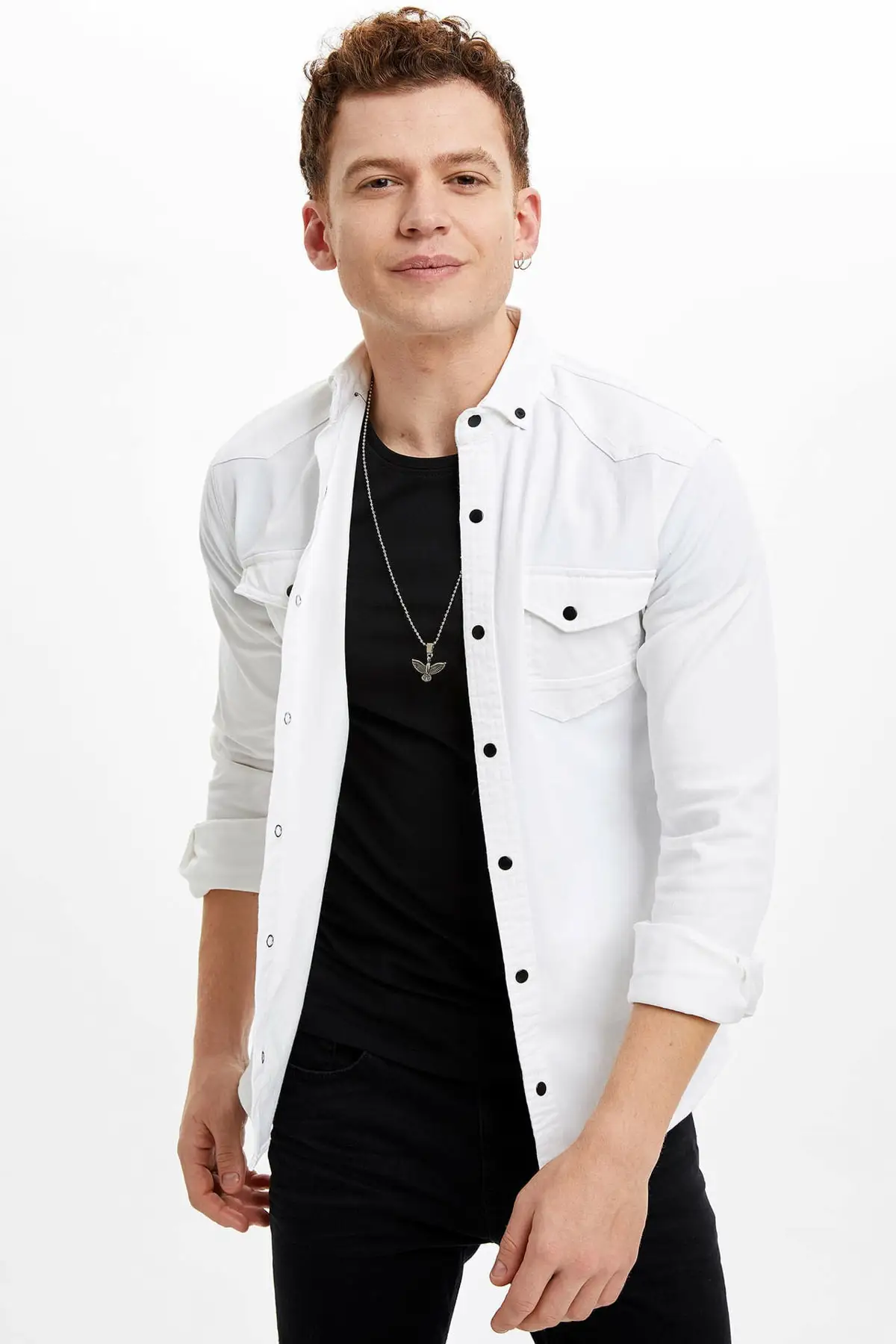 Мужская рубашка бежевого цвета с карманами
Мужская рубашка бежевого цвета с карманами