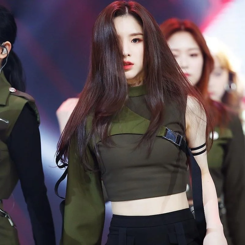 The same Jazz dance performance clothes of the Korean women's troupe for street dance in autumn and winter
The same Jazz dance performance clothes of the Korean women's troupe for street dance in autumn and winter