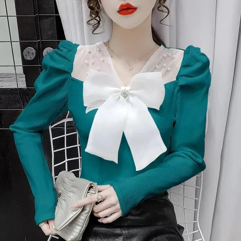 V -neck sweater female 2022 new autumn and winter fashion temperament stitching knitting bottom shirt inside fashion clothings
V -neck sweater female 2022 new autumn and winter fashion temperament stitching knitting bottom shirt inside fashion clothings