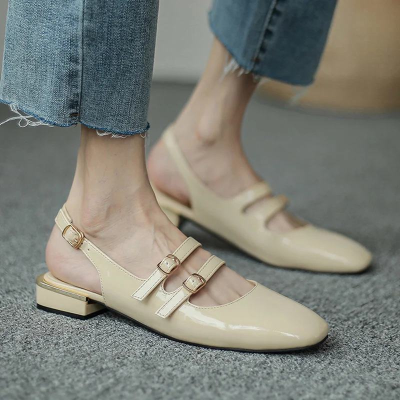 Сандалии женские из лакированной кожи, Классическая обувь на плоской подошве, с двойной пряжкой, босоножки с ремешком сзади, лето 
Сандалии женские из лакированной кожи, Классическая обувь на плоской подошве, с двойной пряжкой, босоножки с ремешком сзади, лето