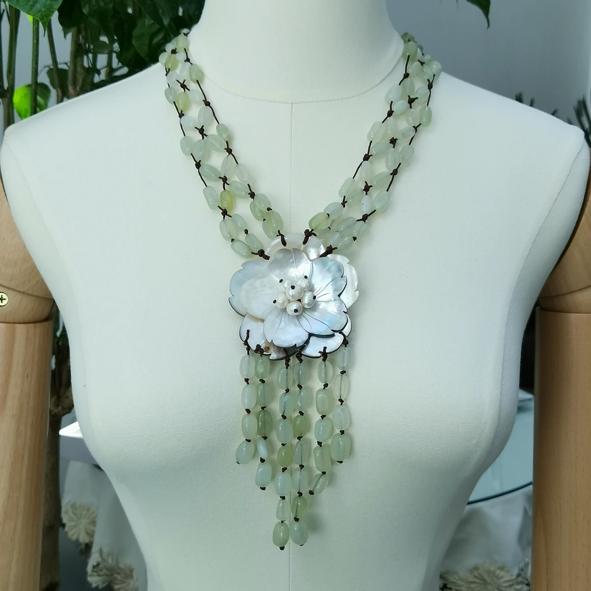 Lii Ji Green Tassels Statement Necklace New Jade Handmade Shell Flowers Necklace 56cm Stock Sale Women Jewelry Gift
Lii Ji Green Tassels Statement Necklace New Jade Handmade Shell Flowers Necklace 56cm Stock Sale Women Jewelry Gift