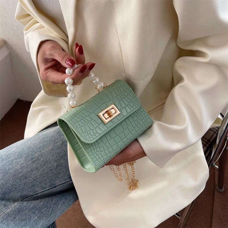 2022 New Women's Mini Silicone Small Bag Lock Button Solid Color Pearl Handbag Chain One Shoulder Crossbody Bag
2022 New Women's Mini Silicone Small Bag Lock Button Solid Color Pearl Handbag Chain One Shoulder Crossbody Bag