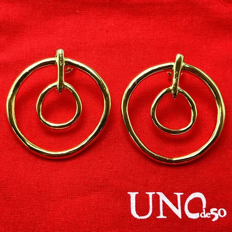 Женские изысканные серьги unode 50 высокого качества в европейском и американском стиле, романтичная Подарочная сумка для ювелирных изделий, 2023 
Женские изысканные серьги unode 50 высокого качества в европейском и американском стиле, романтичная Подарочная сумка для ювелирных изделий, 2023