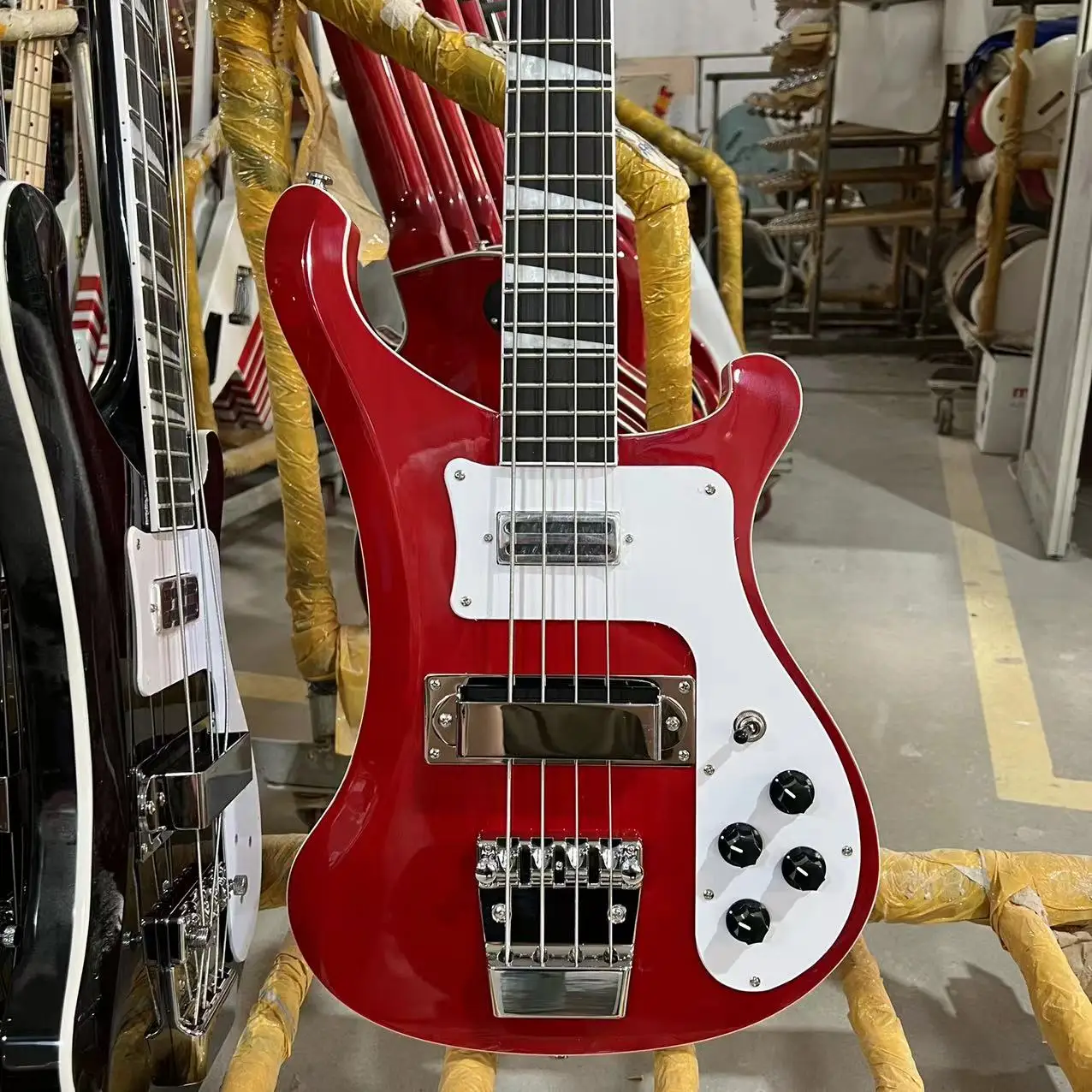 Rickenback 4003 бас ЭЛЕКТРИЧЕСКАЯ ГИТАРА прозрачный красный цвет палисандр Fretboard высокое качество гитара бесплатная доставка
Rickenback 4003 бас ЭЛЕКТРИЧЕСКАЯ ГИТАРА прозрачный красный цвет палисандр Fretboard высокое качество гитара бесплатная доставка