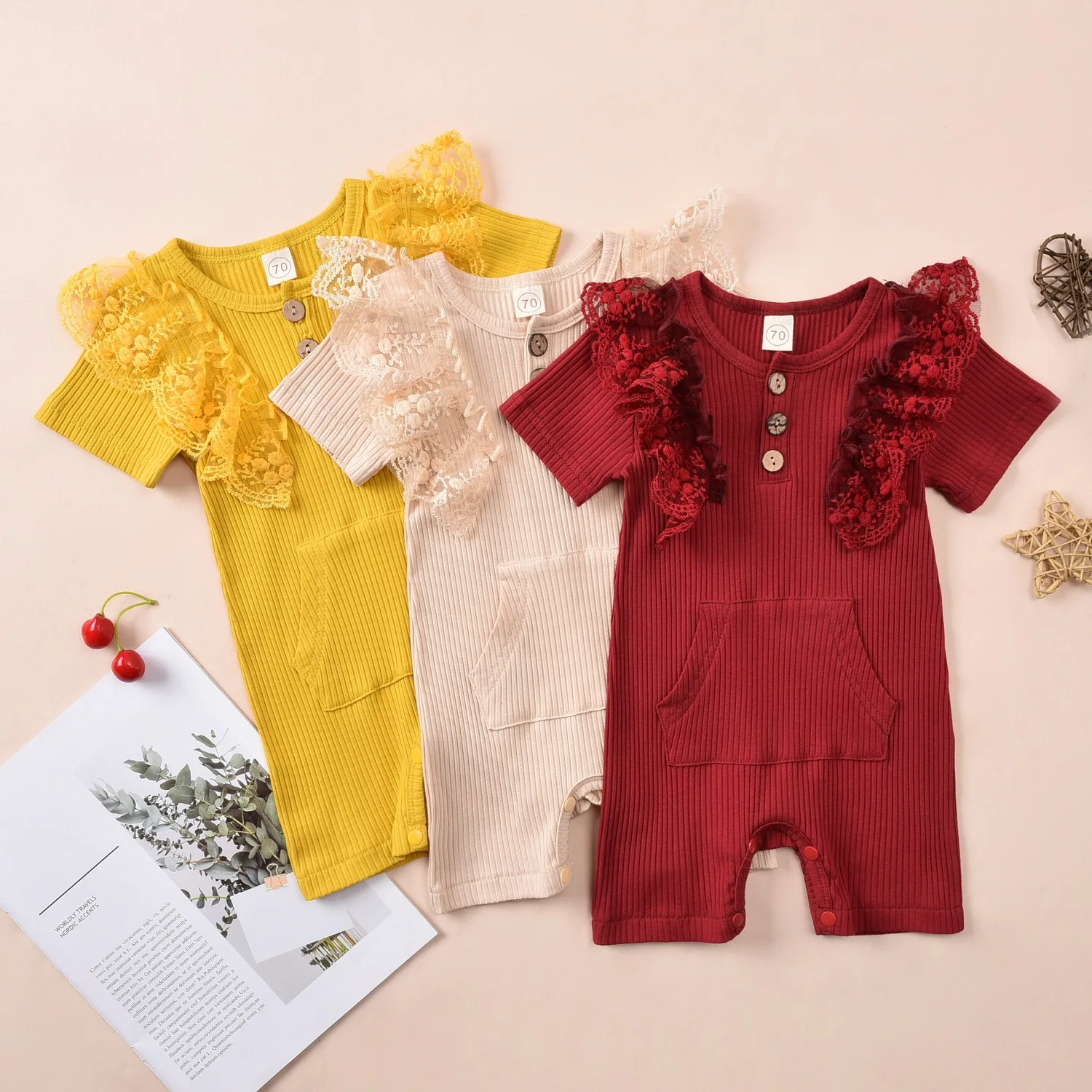 Ins explosion style children's clothing European and American style girls pit strip lace lace one-piece romper girls outfits
Ins explosion style children's clothing European and American style girls pit strip lace lace one-piece romper girls outfits