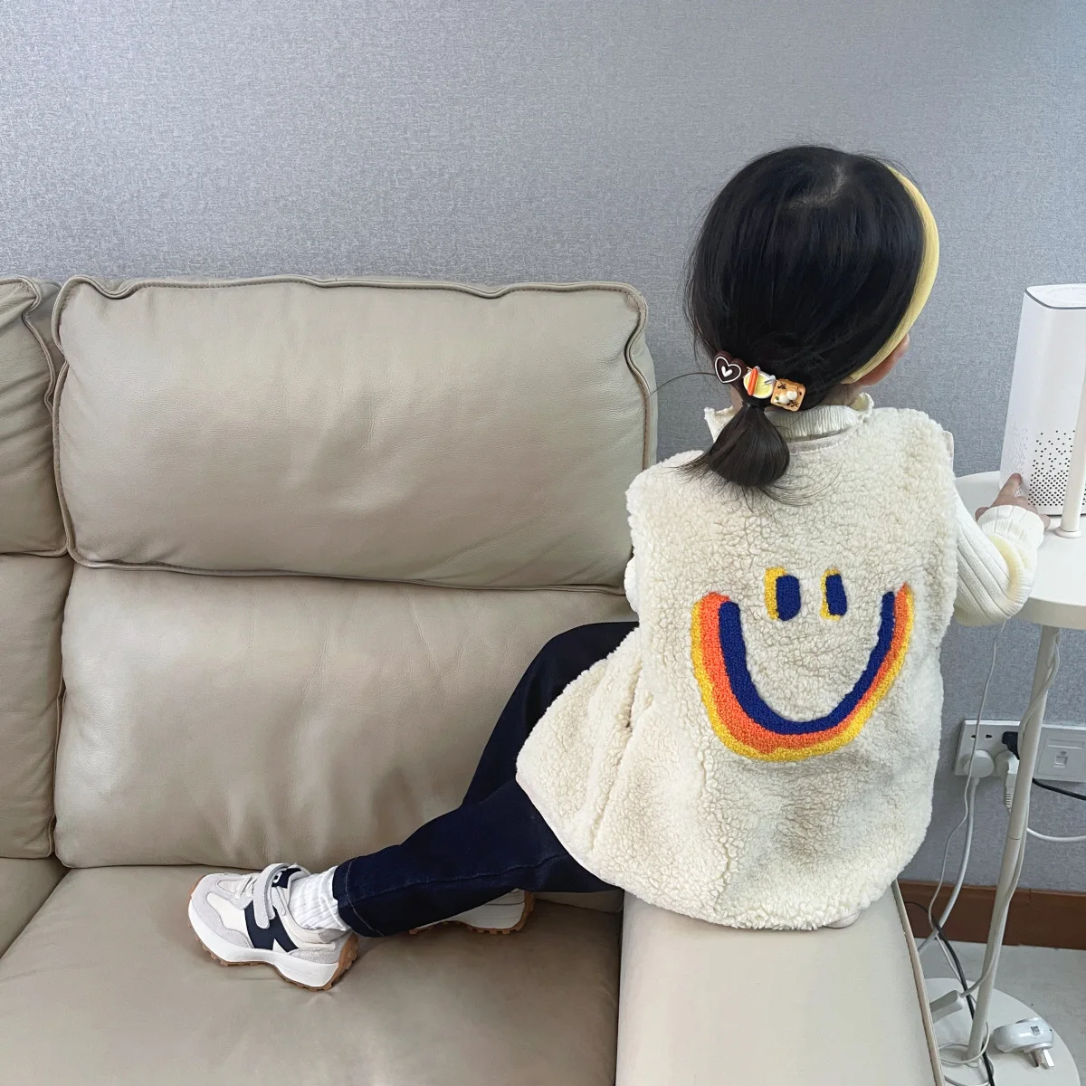 2022 Baby Solid Plush Vest Girls Fashion Smiling Face Fleece Warm Zipper Sleeveless Cardigan Children Boys Embroidery Jacket
2022 Baby Solid Plush Vest Girls Fashion Smiling Face Fleece Warm Zipper Sleeveless Cardigan Children Boys Embroidery Jacket