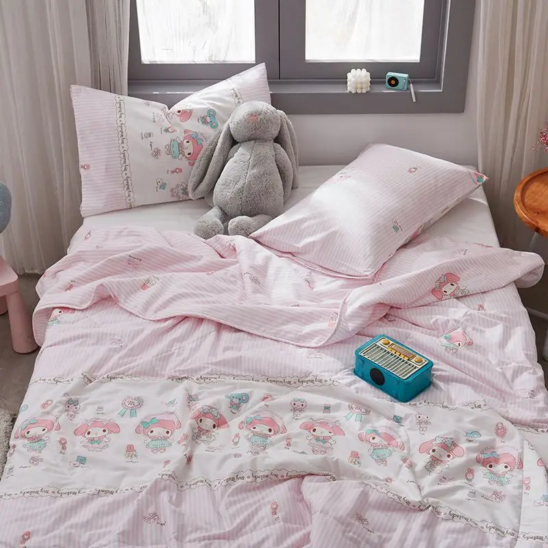 Кавайное одеяло My Melody Sanrioed из чистого хлопка, воздухопроницаемое летнее крутое одеяло, хлопковое милое розовое тонкое одеяло с героями мультфильмов, постельное белье
Кавайное одеяло My Melody Sanrioed из чистого хлопка, воздухопроницаемое летнее крутое одеяло, хлопковое милое розовое тонкое одеяло с героями мультфильмов, постельное белье