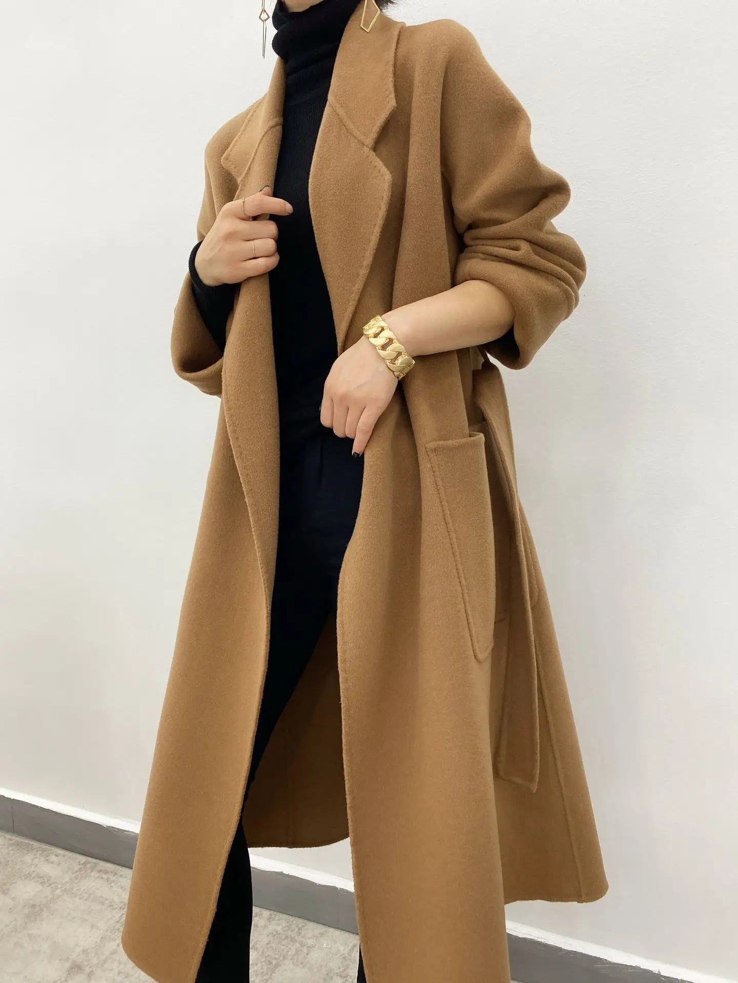 Brand Classical Bathrobe Design Women's Warm Real Wool Long Overcoat With Belt High Quality Female Winter Loose Clothes
Brand Classical Bathrobe Design Women's Warm Real Wool Long Overcoat With Belt High Quality Female Winter Loose Clothes