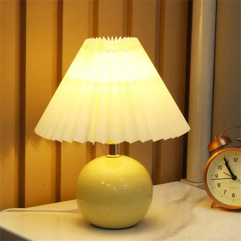E27 Vintage Table Lamp Cream Color Pleated Fold Desk Lamp Ceramic Multicolor Bedside Desk Vestibule Lamp Girl Bedroom Lighting
E27 Vintage Table Lamp Cream Color Pleated Fold Desk Lamp Ceramic Multicolor Bedside Desk Vestibule Lamp Girl Bedroom Lighting