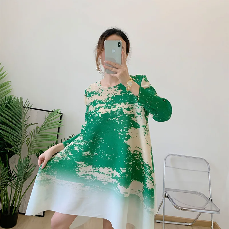 SuperAen 2022 Spring New Retro Printing Thin O-Neck A-LINE Casual Knee-Length Dress for Women
SuperAen 2022 Spring New Retro Printing Thin O-Neck A-LINE Casual Knee-Length Dress for Women