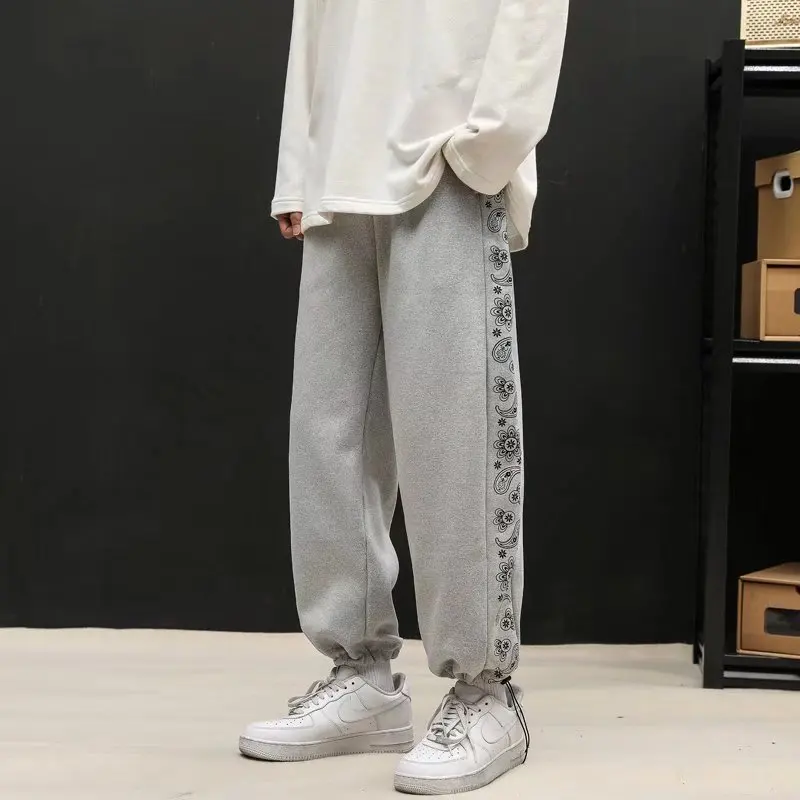 Sweatpants men's tide brand gray leggings stitching cashew flower side stripes casual nine-point pants boys trend sports pants
Sweatpants men's tide brand gray leggings stitching cashew flower side stripes casual nine-point pants boys trend sports pants