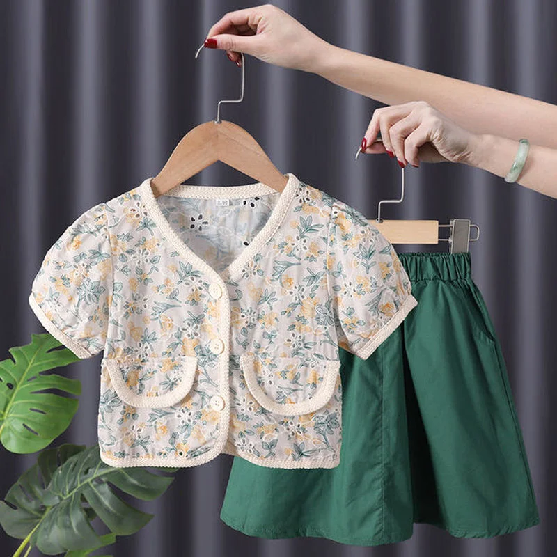 Kids Casual Two-piece Suit Skirt Girls Suit Summer Children's Retro Floral Shirt Short Skirt New Little Girl Baby Foreign Style
Kids Casual Two-piece Suit Skirt Girls Suit Summer Children's Retro Floral Shirt Short Skirt New Little Girl Baby Foreign Style