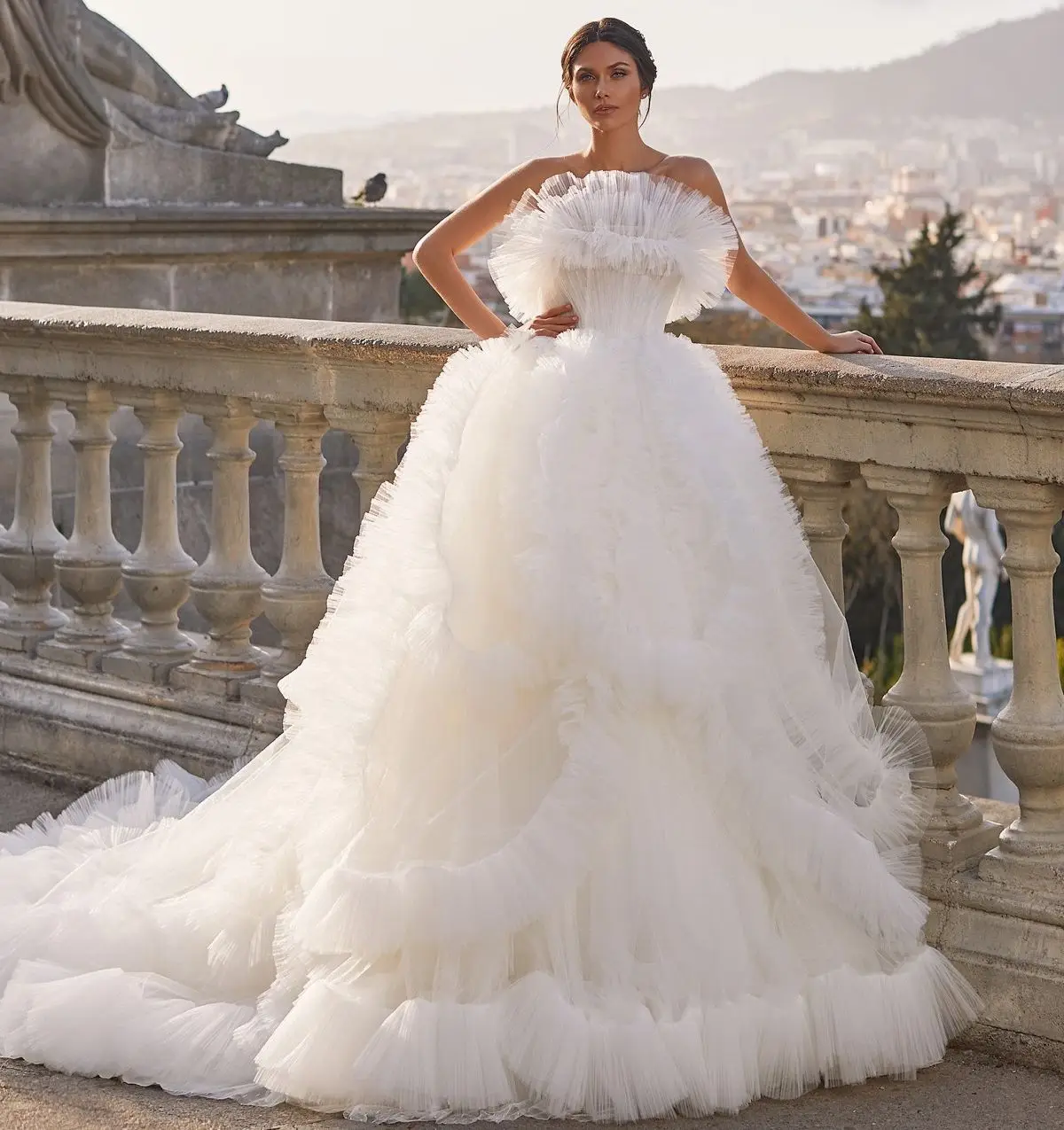 Elegant Lush Tulle Wedding Dress Bridal Gowns A Line Strapless Ruffles for Women Bride Robe De Mariee
Elegant Lush Tulle Wedding Dress Bridal Gowns A Line Strapless Ruffles for Women Bride Robe De Mariee