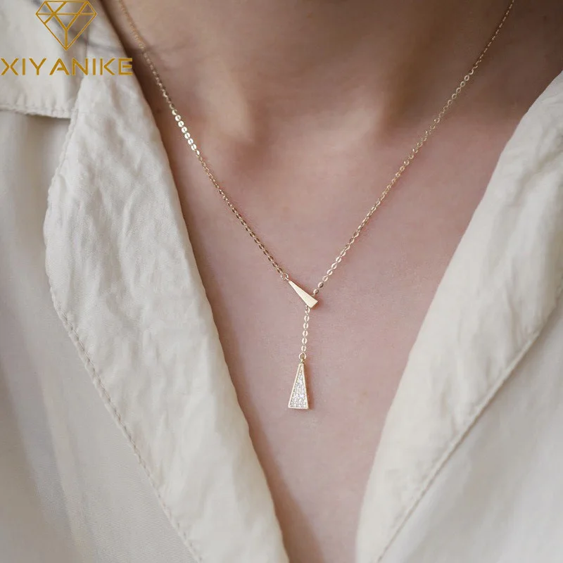 XIYANIKE 2022 New Elegant Triangle Pendant Necklace For Women Girl Clavicle Chain Choker Fashion Trendy Jewelry Party collar
XIYANIKE 2022 New Elegant Triangle Pendant Necklace For Women Girl Clavicle Chain Choker Fashion Trendy Jewelry Party collar