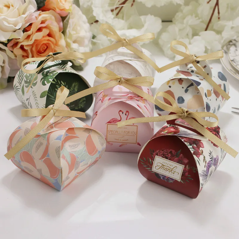 50PCS Wedding Handle Candy Packaging Gift Box Birthday Chocolate Bread Box Flamingo Red Flowers Green Leaves Pouch Wholesale
50PCS Wedding Handle Candy Packaging Gift Box Birthday Chocolate Bread Box Flamingo Red Flowers Green Leaves Pouch Wholesale