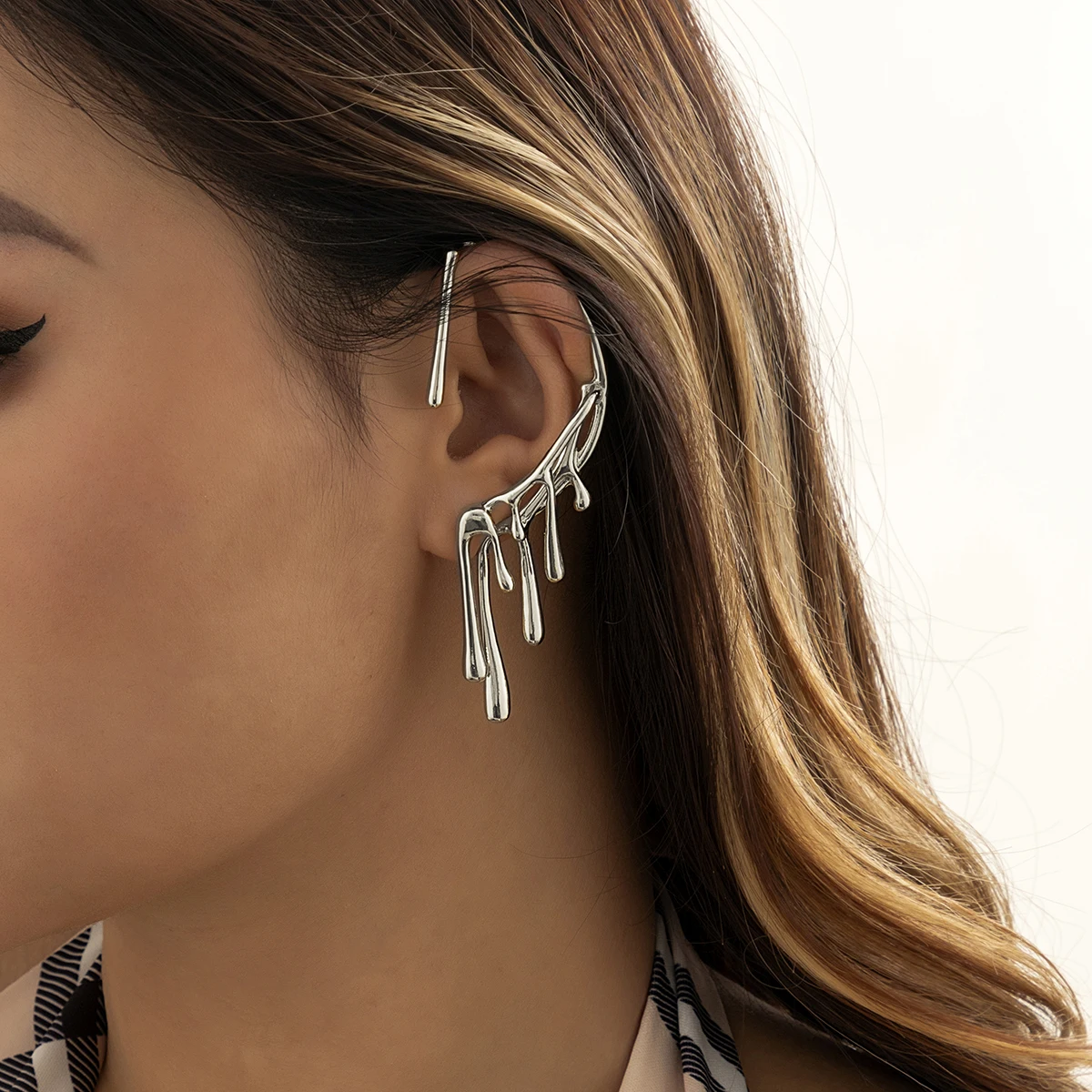 PuRui New Design Irregular Water Hoop earringsTassel for Women Fashion Big Hoop earrings Wedding Party Jewelry Ear Accessories
PuRui New Design Irregular Water Hoop earringsTassel for Women Fashion Big Hoop earrings Wedding Party Jewelry Ear Accessories