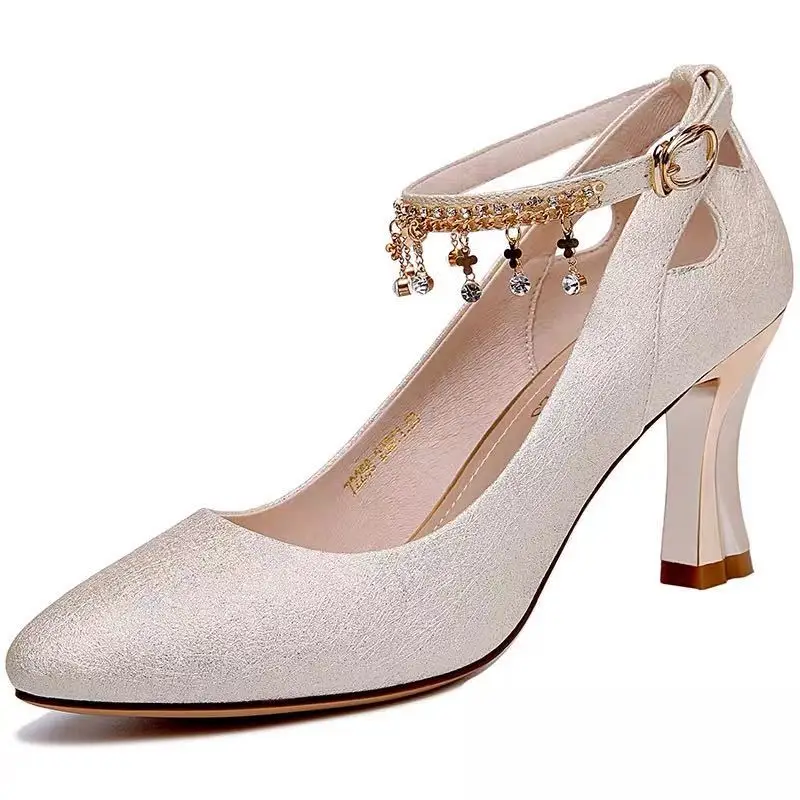 Plus Size 34-42 New 2022 Elegant Chain Beads Ankle Buckle Block Medium Heels Wedding Shoes Bride Women's Pumps Party Office
Plus Size 34-42 New 2022 Elegant Chain Beads Ankle Buckle Block Medium Heels Wedding Shoes Bride Women's Pumps Party Office