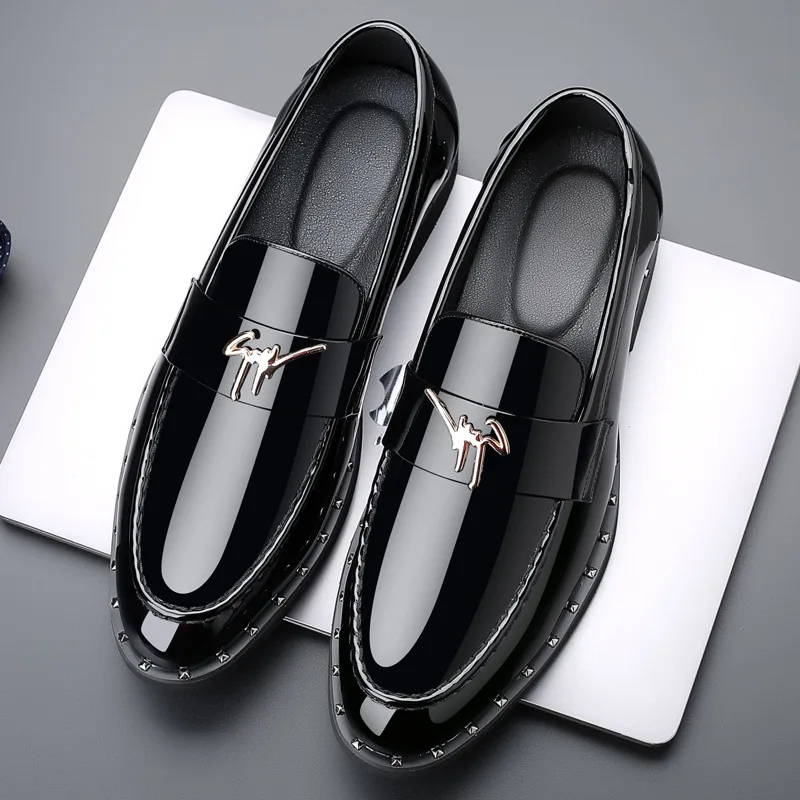 Men Dress Shoes Patent Leather Luxury Pointed Toe Business Leather Casual Shoes Trend Leisure Slip-on Loafers
Men Dress Shoes Patent Leather Luxury Pointed Toe Business Leather Casual Shoes Trend Leisure Slip-on Loafers