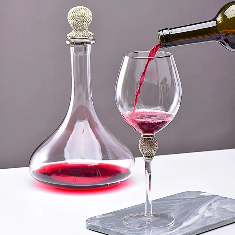 Phnom Penh Twined Diamond Red Wine Pot Champagne Cup Cocktail Silver Goblet Lead-free Crystal Glass Sample Room Decoration
Phnom Penh Twined Diamond Red Wine Pot Champagne Cup Cocktail Silver Goblet Lead-free Crystal Glass Sample Room Decoration