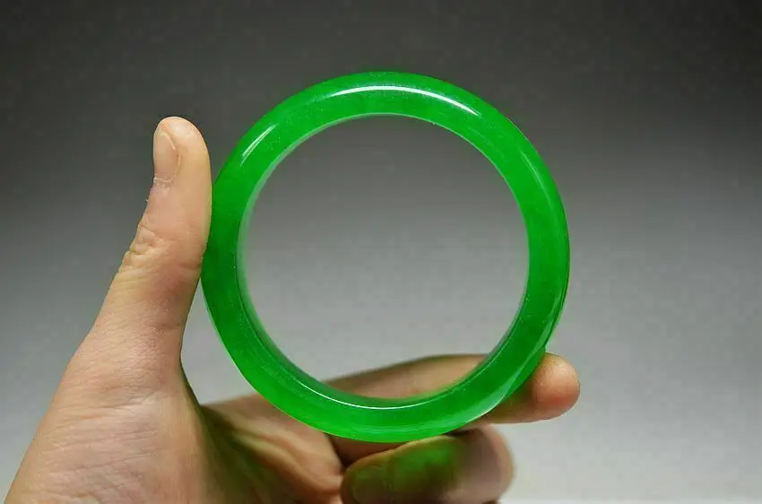 Изысканный китайский натуральный нефритовый браслет ручной работы 60 мм
Изысканный китайский натуральный нефритовый браслет ручной работы 60 мм