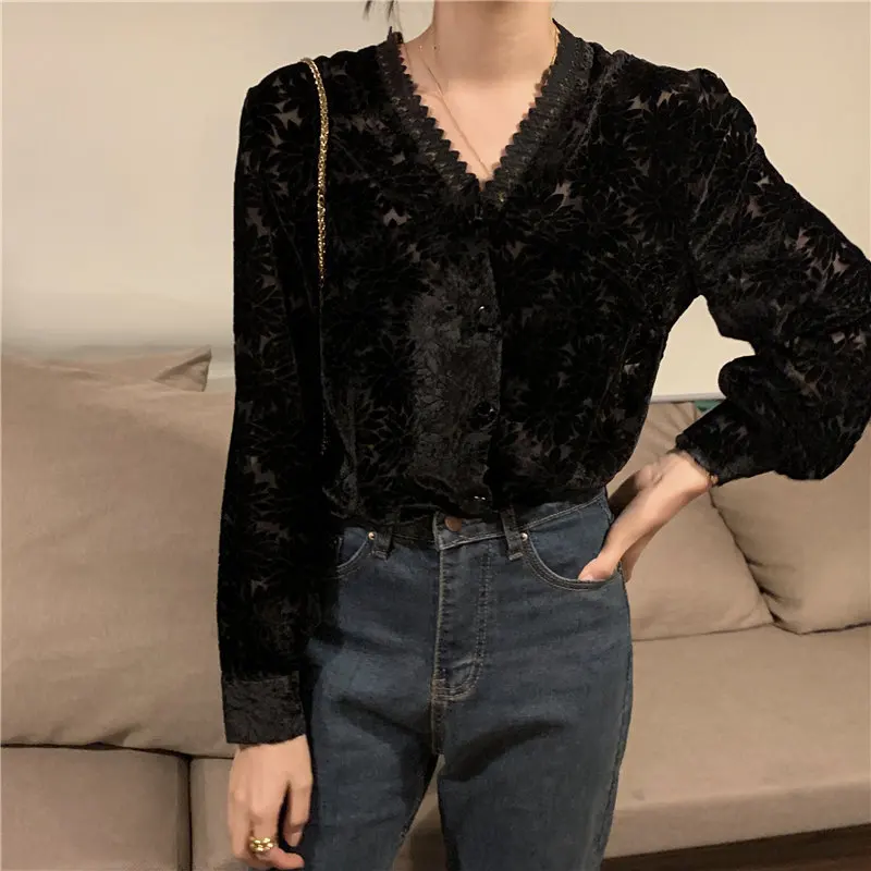 Black Velvet Casual V-neck Lace Chic Sexy Gentle 2022 New Loose Fashion Temperament Top Flower Office Ladies All-match T-shirt
Black Velvet Casual V-neck Lace Chic Sexy Gentle 2022 New Loose Fashion Temperament Top Flower Office Ladies All-match T-shirt