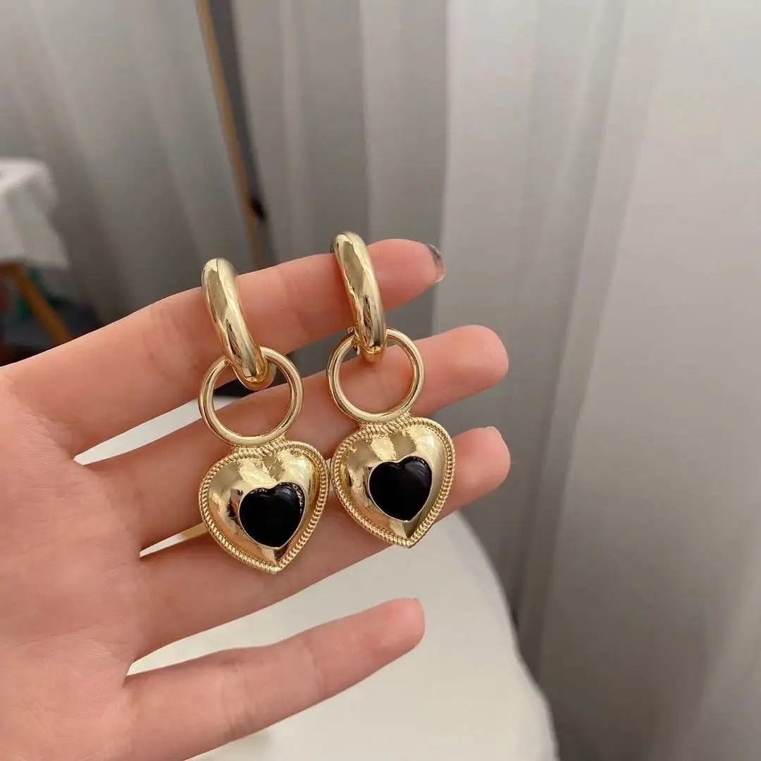 925 Silver Needle Vintage Chain Love Earrings, Black and White Double-sided Peach Heart-shaped Earrings Jewelry for Women
925 Silver Needle Vintage Chain Love Earrings, Black and White Double-sided Peach Heart-shaped Earrings Jewelry for Women