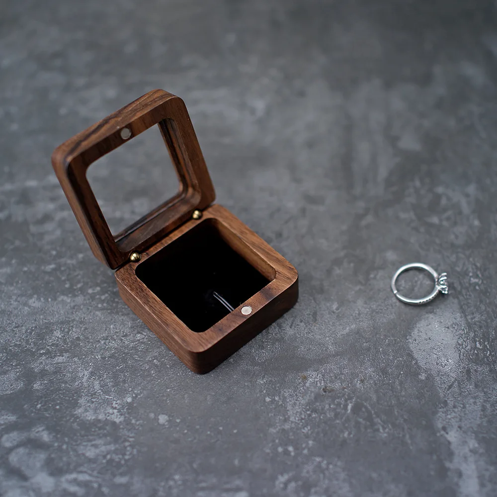 Japanese black walnut wooden jewelry box small portable ring earrings mini jewelry storage Keepsake box gift
Japanese black walnut wooden jewelry box small portable ring earrings mini jewelry storage Keepsake box gift