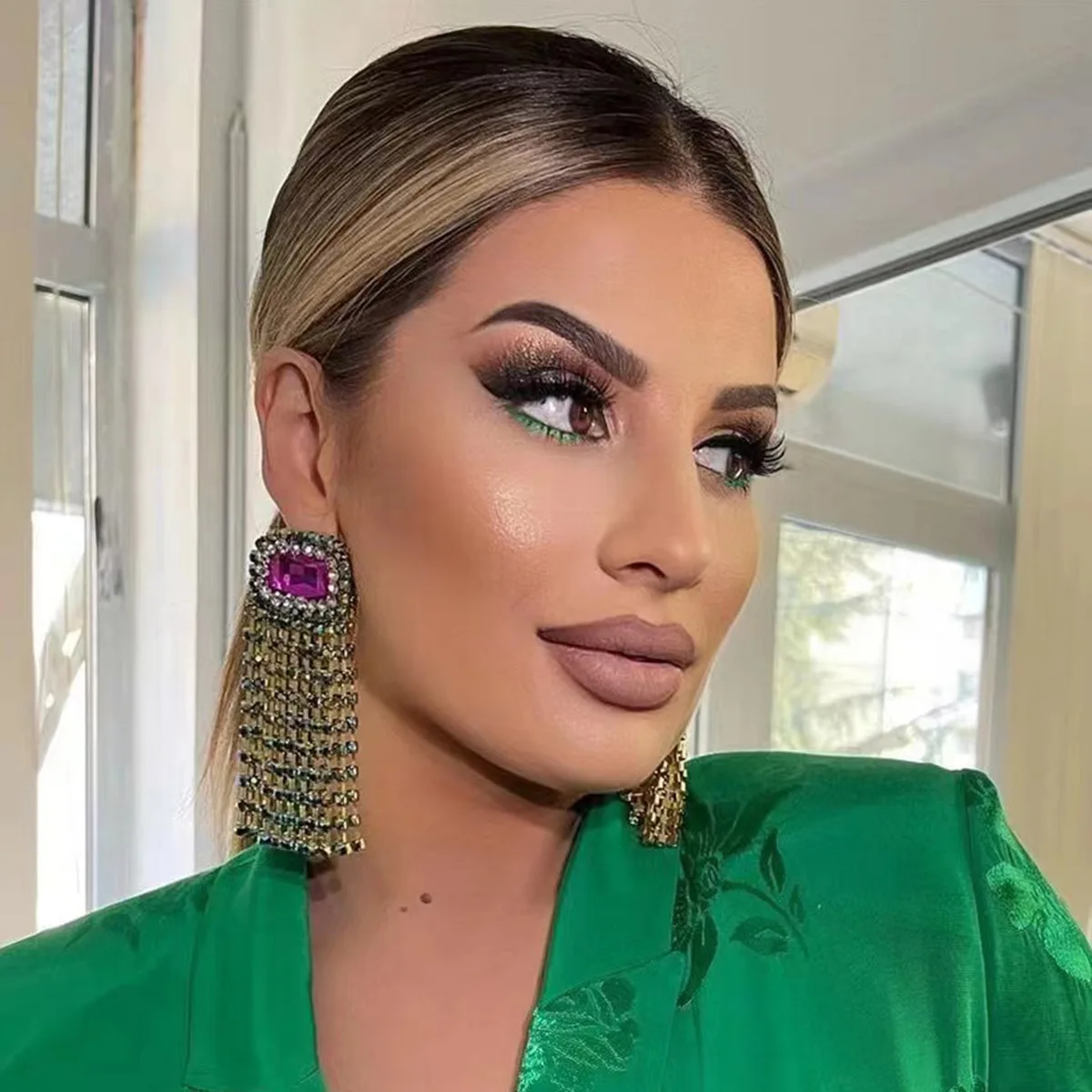 New Trend Shiny Rhinestone Long Tassels Earrings Dangle Women's Earrings Dinner Party Wedding Accessories Fashion Luxury Jewelry 
New Trend Shiny Rhinestone Long Tassels Earrings Dangle Women's Earrings Dinner Party Wedding Accessories Fashion Luxury Jewelry