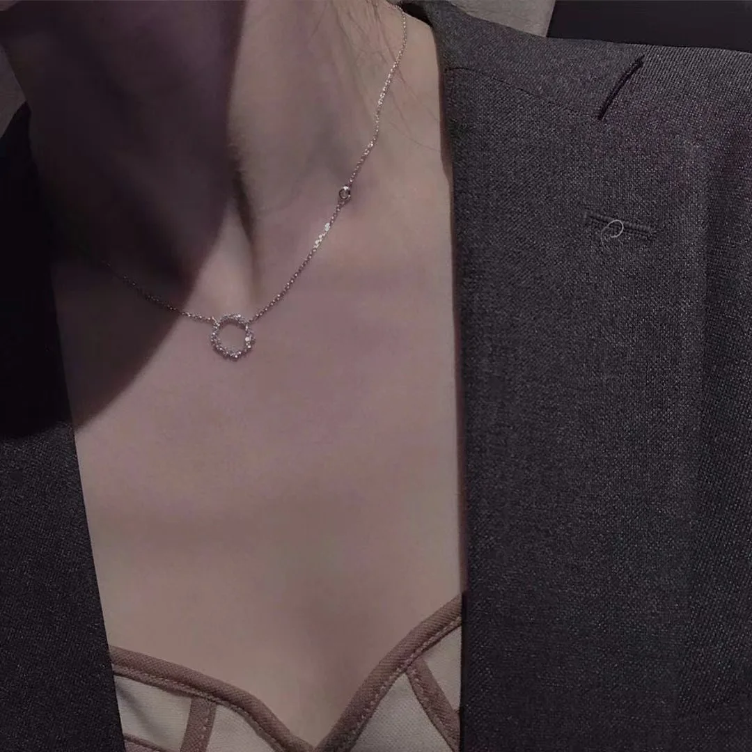 Micro diamond inlaid geometric small circle Mini simple necklace Korean clavicle chain girls' birthday gift Festival
Micro diamond inlaid geometric small circle Mini simple necklace Korean clavicle chain girls' birthday gift Festival