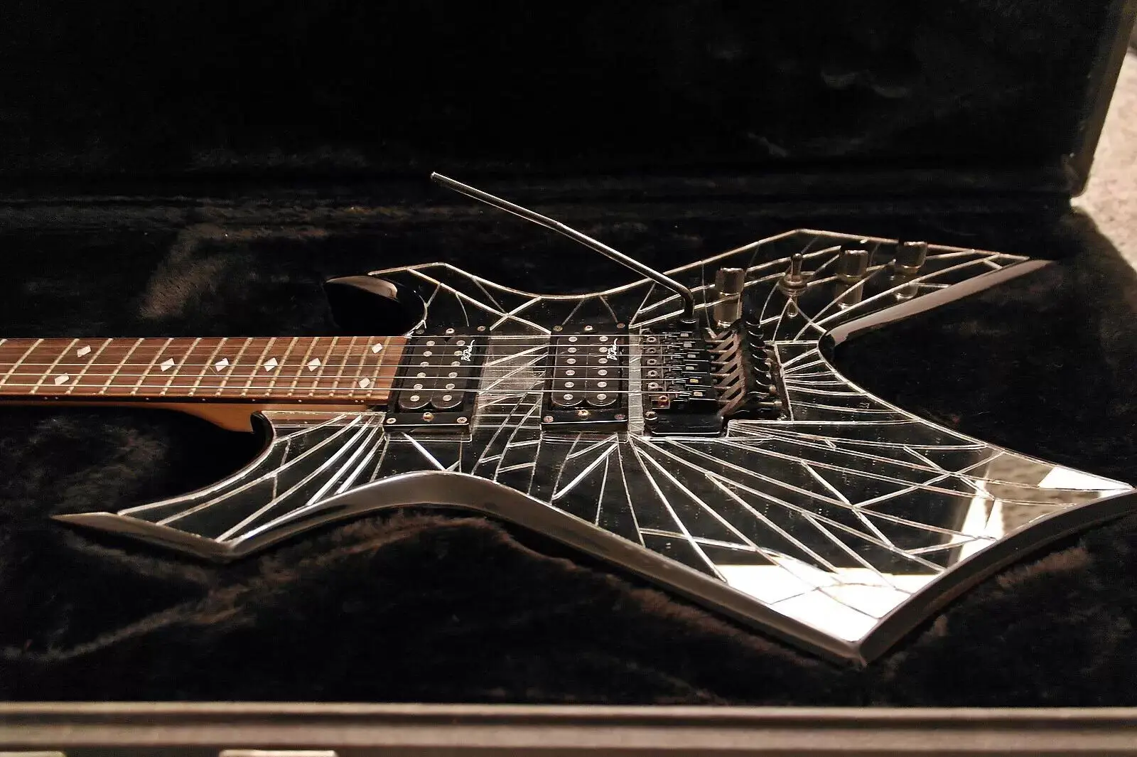 Customization Fractured Mirror Top Electric Guitar Diamond Inlay, Black Hardware
Customization Fractured Mirror Top Electric Guitar Diamond Inlay, Black Hardware