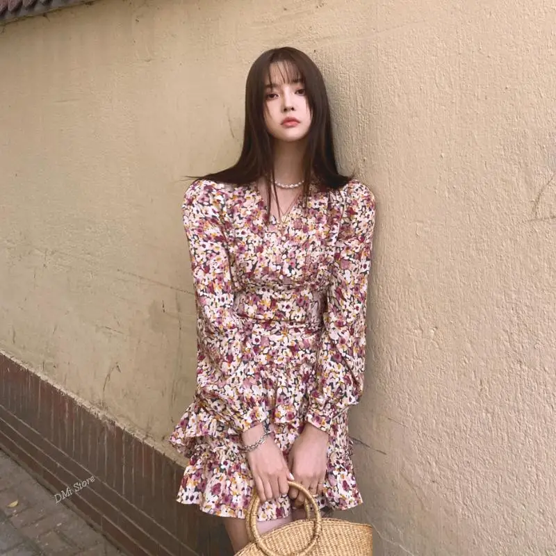 DIMI Hot Sale Lady Sweet Ruffle Dress Elegant Vintage Sexy V Neck Floral Mini Dress for Women Party Little Guy All-match Autumn
DIMI Hot Sale Lady Sweet Ruffle Dress Elegant Vintage Sexy V Neck Floral Mini Dress for Women Party Little Guy All-match Autumn