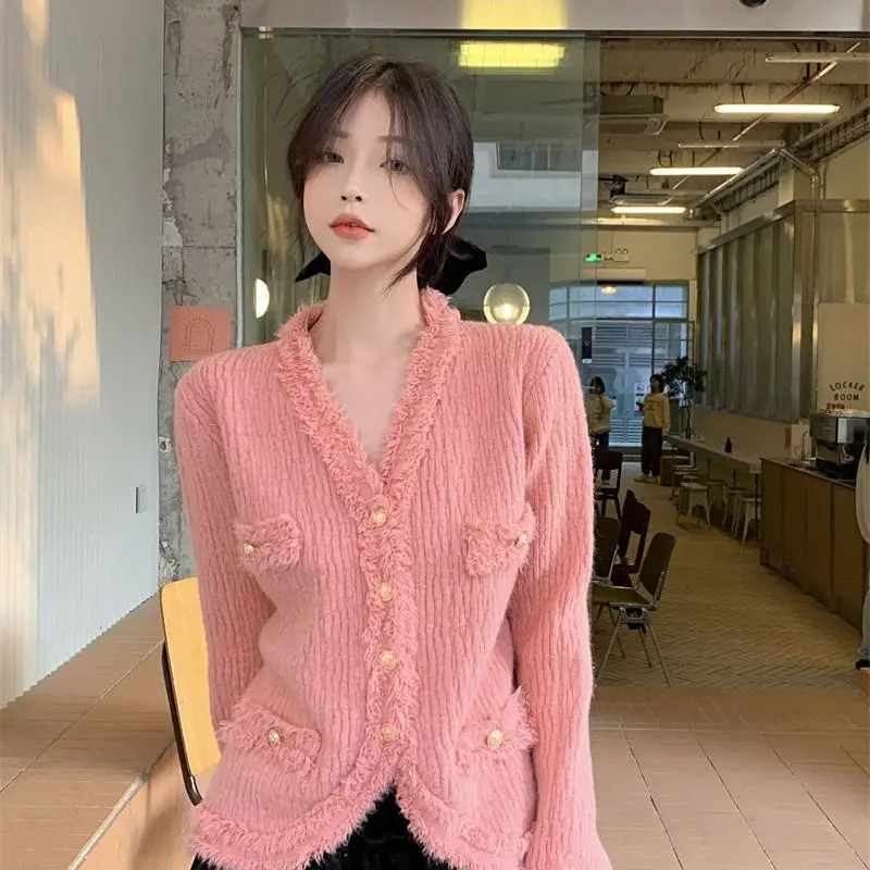 Sweet V-neck ninth loose cardigan long-sleeved knitted sweater women's Korean style fashion winter clothes
Sweet V-neck ninth loose cardigan long-sleeved knitted sweater women's Korean style fashion winter clothes