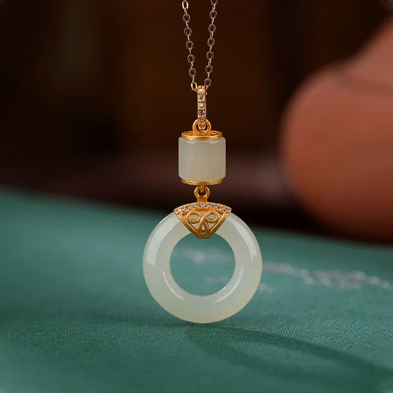 Yilu silver S925 pure gold plated natural Hotan jade Ping'an buckle women's Pendant temperament collarbone Chain
Yilu silver S925 pure gold plated natural Hotan jade Ping'an buckle women's Pendant temperament collarbone Chain