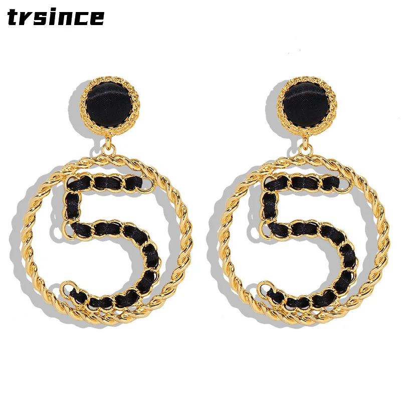 Small Fragrance Exaggerated Big Brand Trend Sexy Metal Braided Hollow Circle Earrings Number 5 Pearl Earring For Woman
Small Fragrance Exaggerated Big Brand Trend Sexy Metal Braided Hollow Circle Earrings Number 5 Pearl Earring For Woman