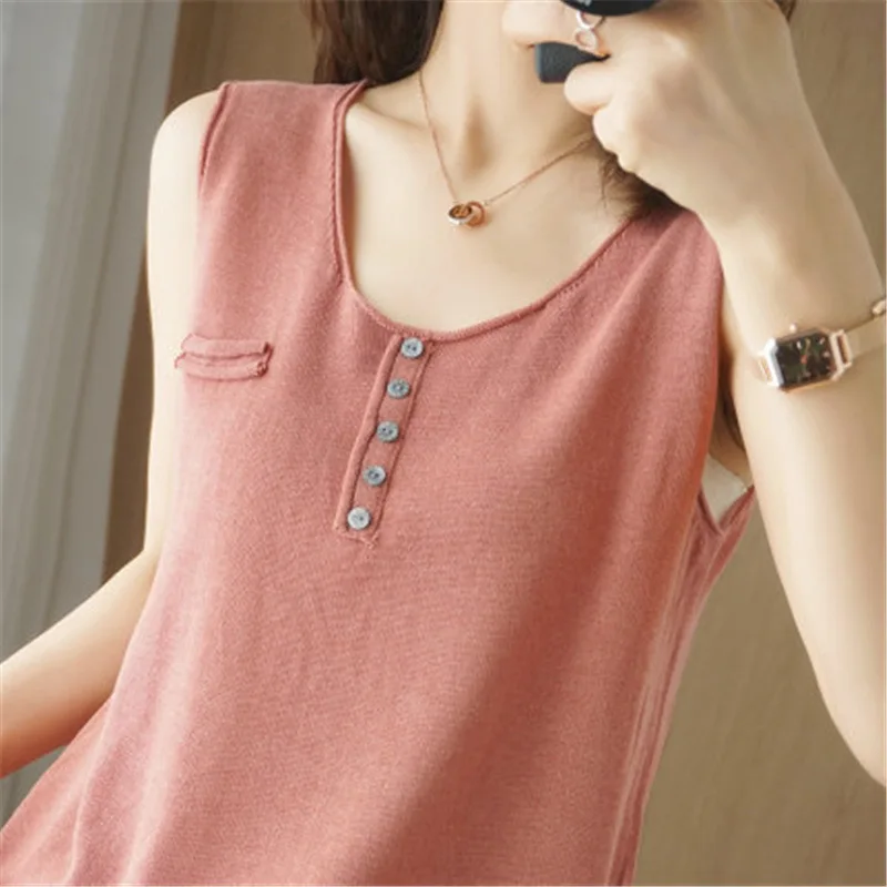 Блузка женская х/б, с круглым вырезом, без рукавов, на пуговицах 
Блузка женская х/б, с круглым вырезом, без рукавов, на пуговицах