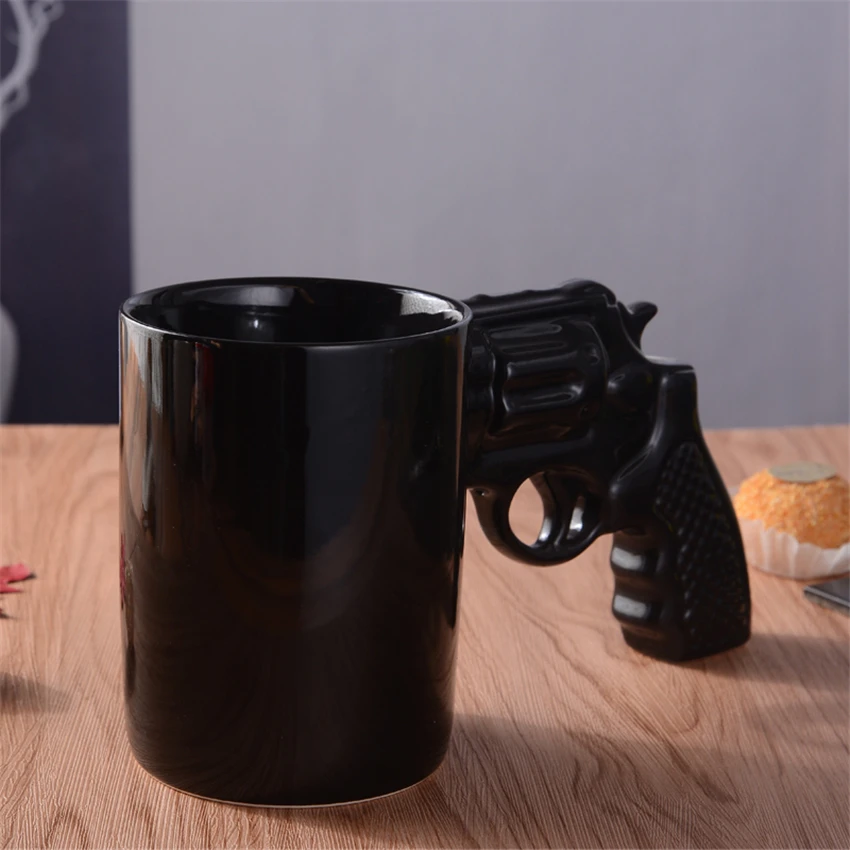 1Pcs New fancy pistol Grip coffee mugs and mugs Funny gun Mugs Milk tea mugs Creative Office Ceramic coffee mugs Drink mugs Bone
1Pcs New fancy pistol Grip coffee mugs and mugs Funny gun Mugs Milk tea mugs Creative Office Ceramic coffee mugs Drink mugs Bone
