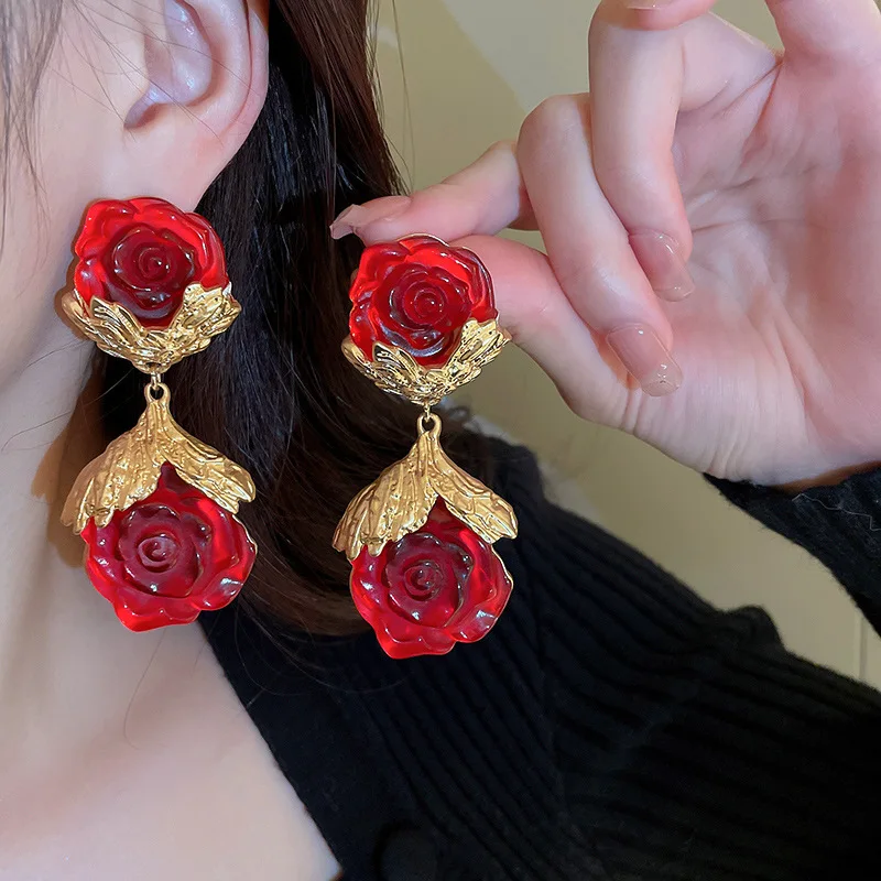 New 2022 Vintage Strawberry Flower Earrings for Women Girl Red Gemstone High-end Fashion Dangle Earrings Personality Jewelry
New 2022 Vintage Strawberry Flower Earrings for Women Girl Red Gemstone High-end Fashion Dangle Earrings Personality Jewelry