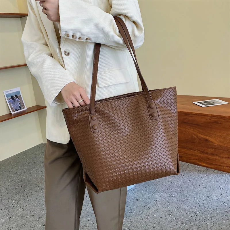 Woman Retro Woven Tote Bag New Trend Solid Color Shoulder Bags Fashion All-match Shopping Bags Female PU Leather Luxury Handbag
Woman Retro Woven Tote Bag New Trend Solid Color Shoulder Bags Fashion All-match Shopping Bags Female PU Leather Luxury Handbag