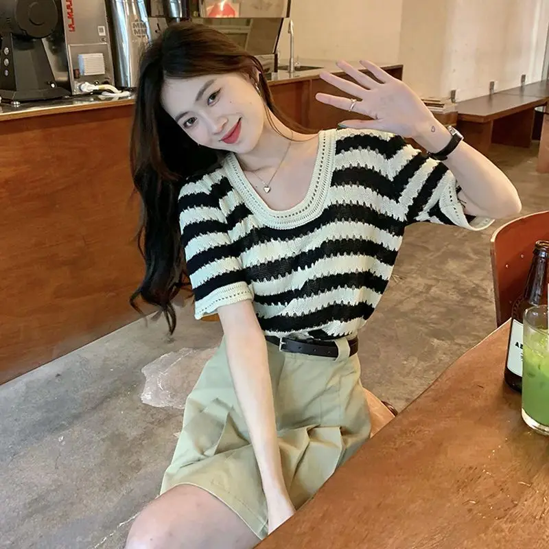 2023 Fashion Summer T-shirt Hotsweet Hollow Out O-neck Striped Short Sleeves Korean Style Casual Clothing Chic
2023 Fashion Summer T-shirt Hotsweet Hollow Out O-neck Striped Short Sleeves Korean Style Casual Clothing Chic